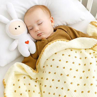 couverture bebe dort avec doudou coeur rouge