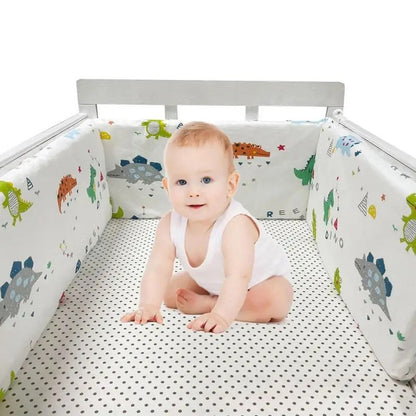 tour de lit bebe assis dans berceau decor dinosaures