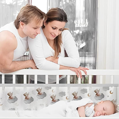 tour de lit respirant bebe dort berceau parents regardent