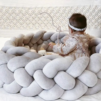 tresse de lit bebe grise assis doudou