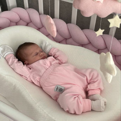 tresse de lit rose bebe dors habits roses berceau etoiles