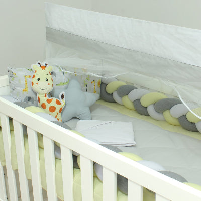tresse tour de lit jaune gris blanc berceau doudou girafe coussin etoile